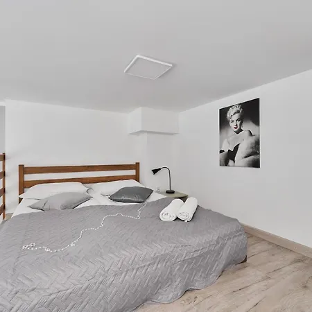 Airport Zarembowicza By Renters Wrocław