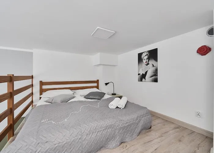 Airport Zarembowicza By Renters Wroclaw